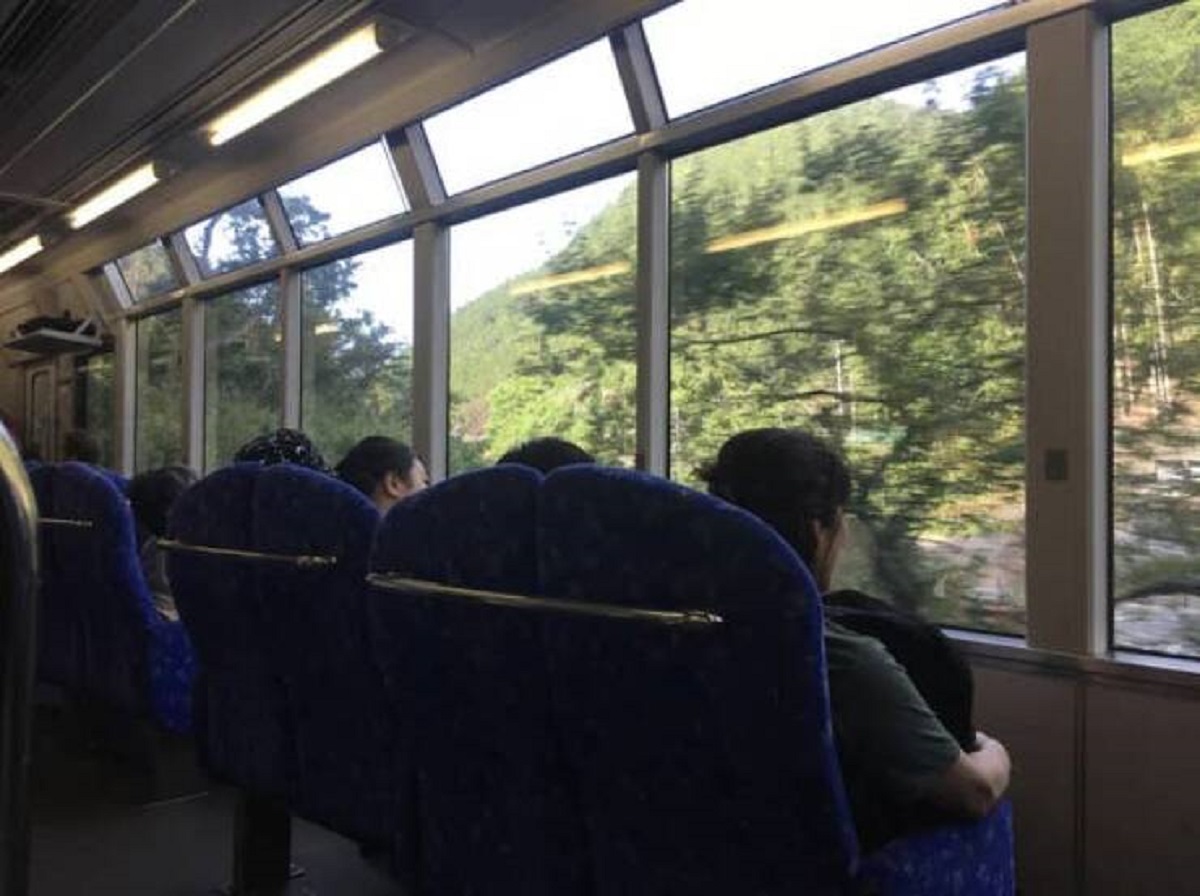 EVERY train should have window-facing seats like this one in Japan, especially for scenic journeys.