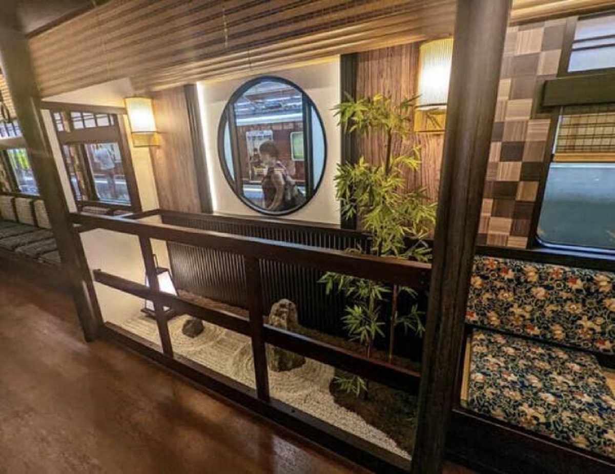 This train in Japan literally has a mini Japanese garden in it, and I can't even imagine seeing something so pretty on any trains in New York where I live.