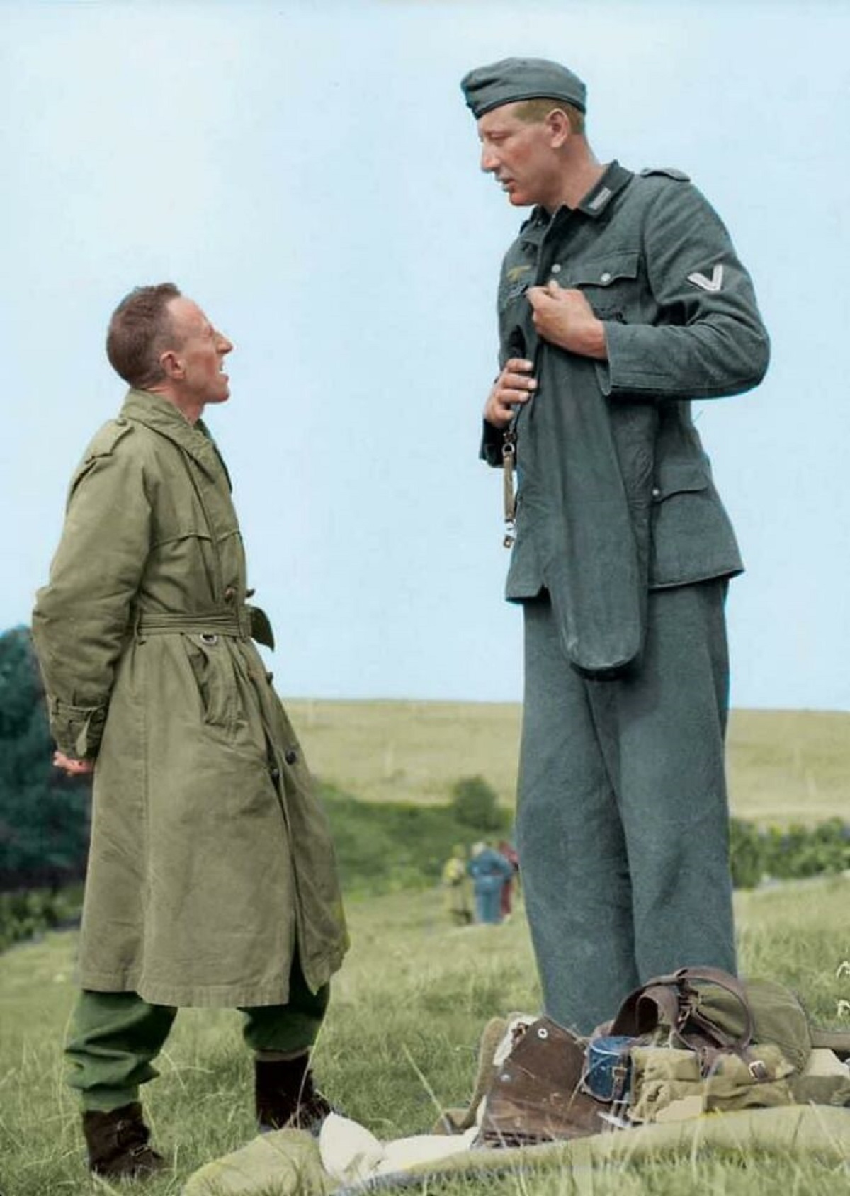 Jakob Nacken (221 cm), the tallest German soldier of World War II, chatting with British corporal Bob Roberts after surrendering to him near Calais, France, 1944.