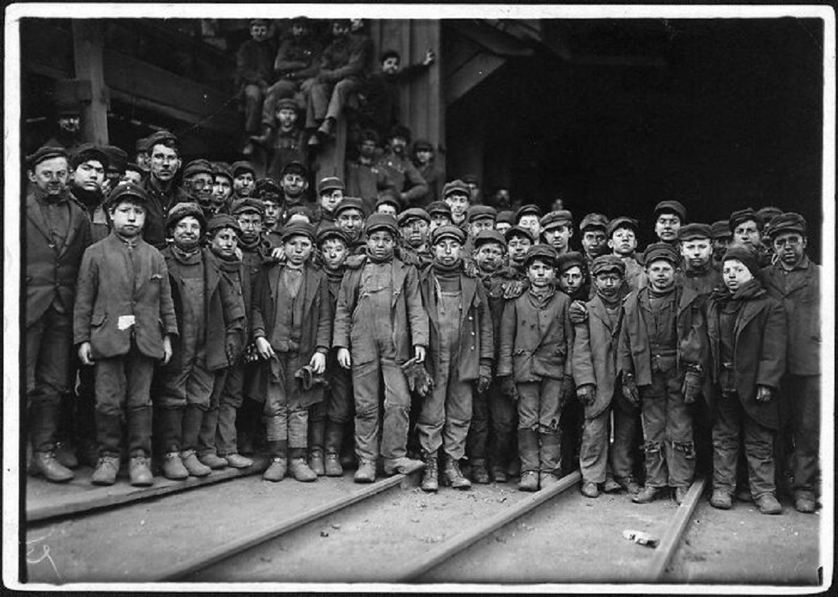 Children were used at Pennsylvania coal company’s mine to separate impurities from coal by hand. Pittston, 1910.