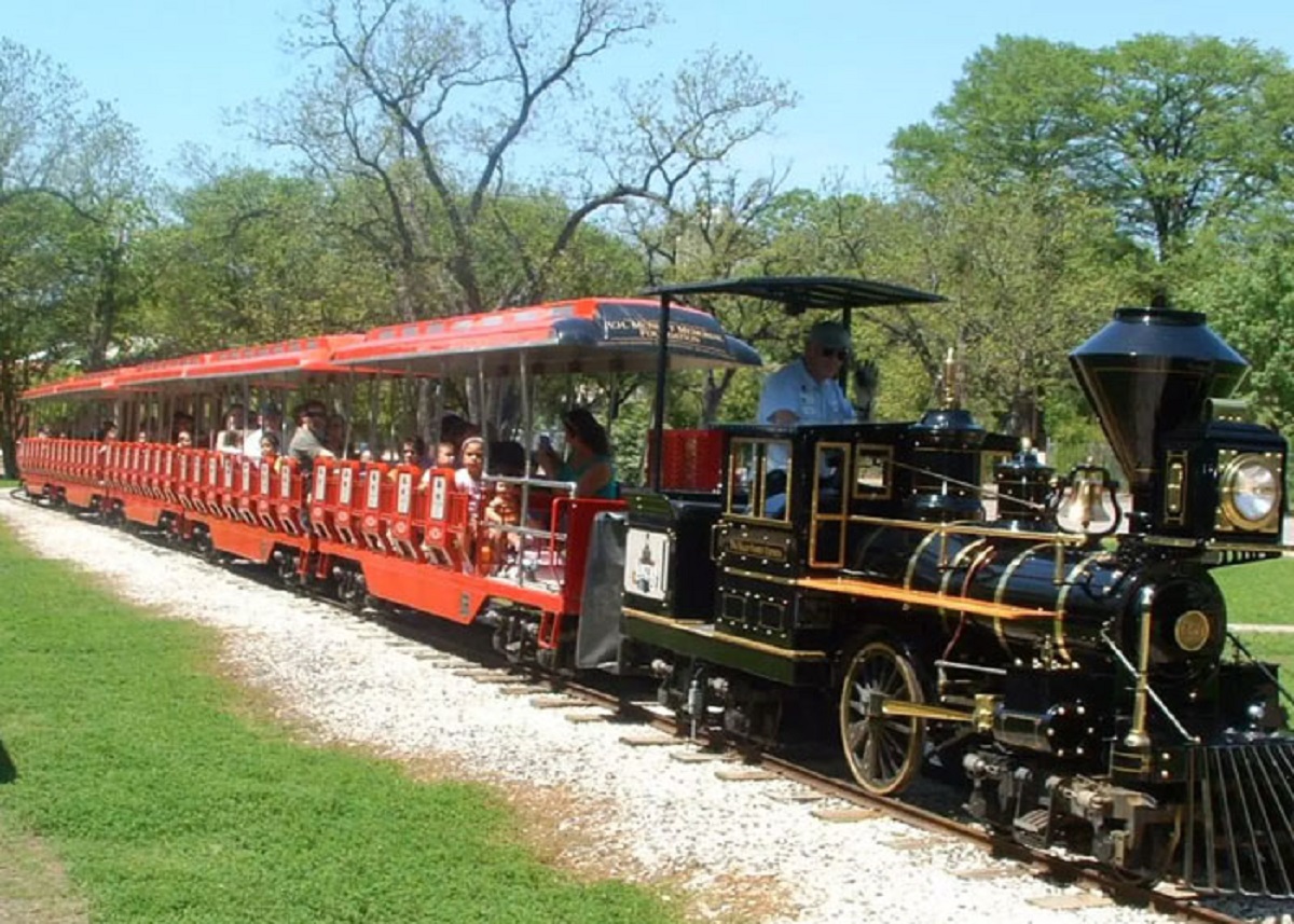 Last train robbery in the US was in 1970, at the San Antonio Zoo.