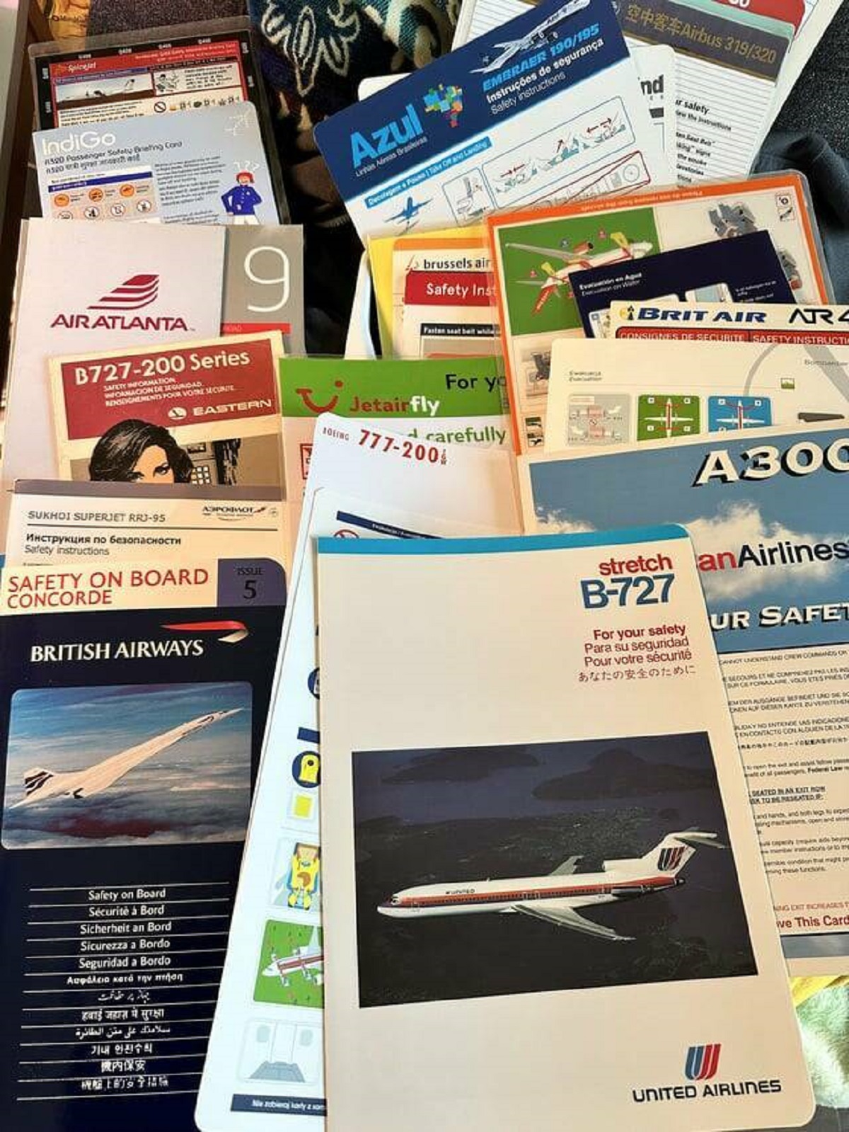 flyer - ad Go Azul nd Safety in Brit Air Arc Air Atlanta B727200 Series For y Jetair fly 7772001 carefully Safety On Board Concorde British Airways stretch anAirlines B727 For your safety Ur Safet Pour cunt Sicherheit an Bod Mave Antrivers United Airlines