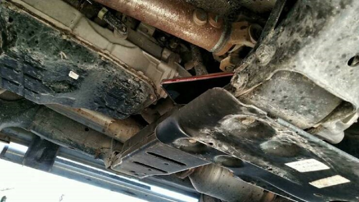 "My Brother Used His Phone As A Flashlight For A Customer's Car And Forgot About It. It Stayed In Place For 15 Miles And Even Freeway Driving. Not A Scratch On The Phone"