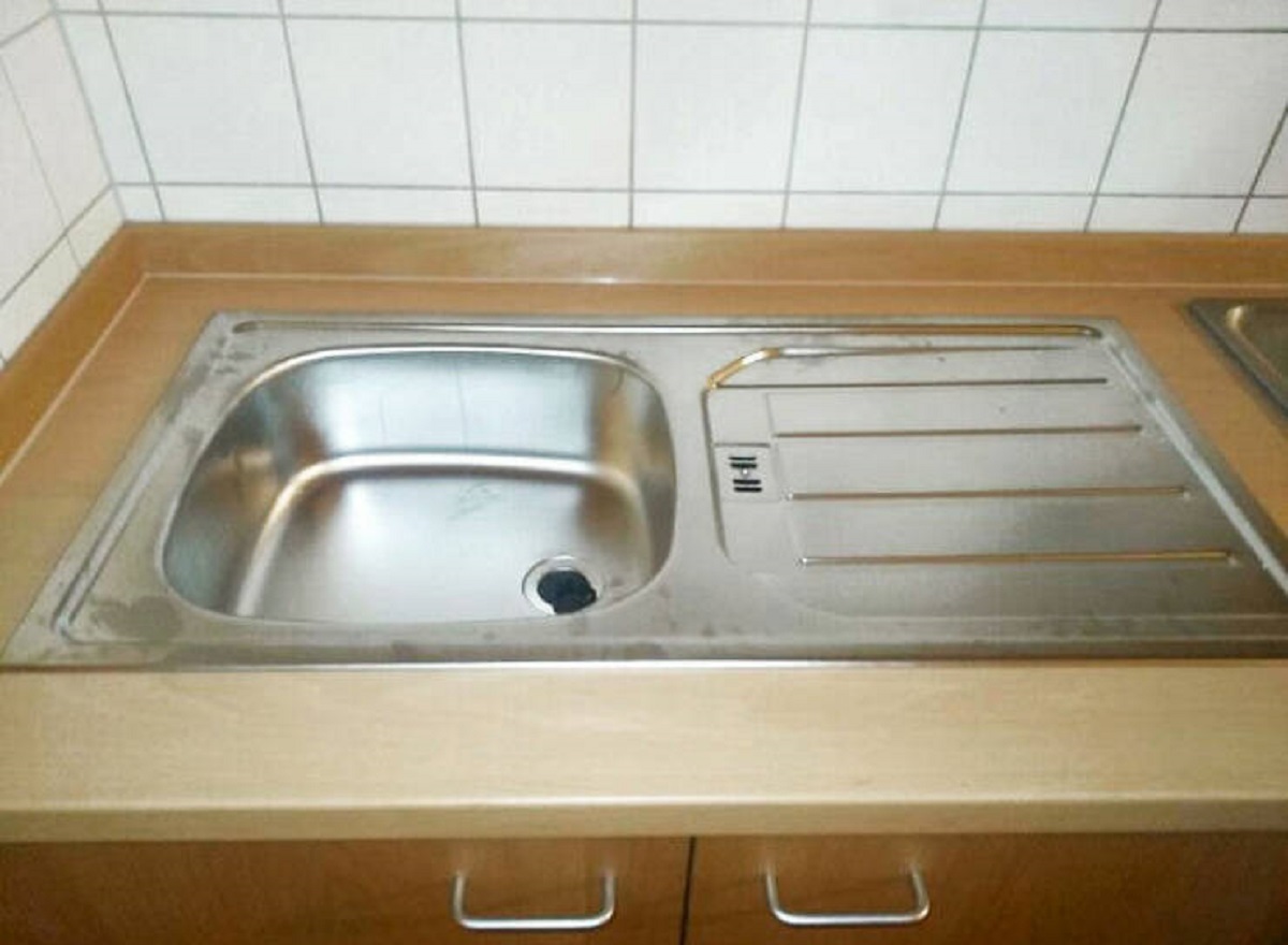 "In My Student Dormitory, The Kitchen Was Renovated, And They Forgot The Faucet On The Sink"