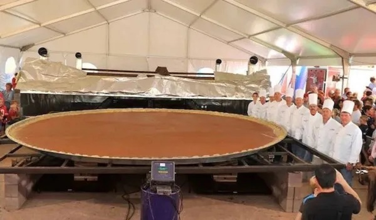 largest pumpkin pie