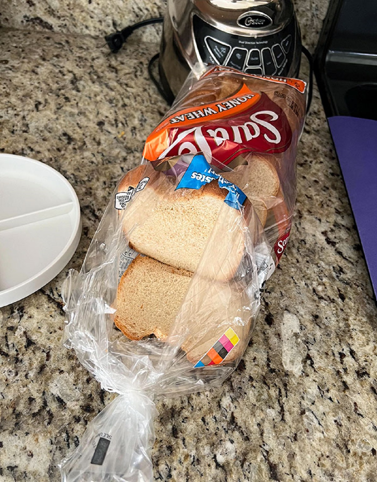 open bag of bread - Gster Sara stes Boney Wheat