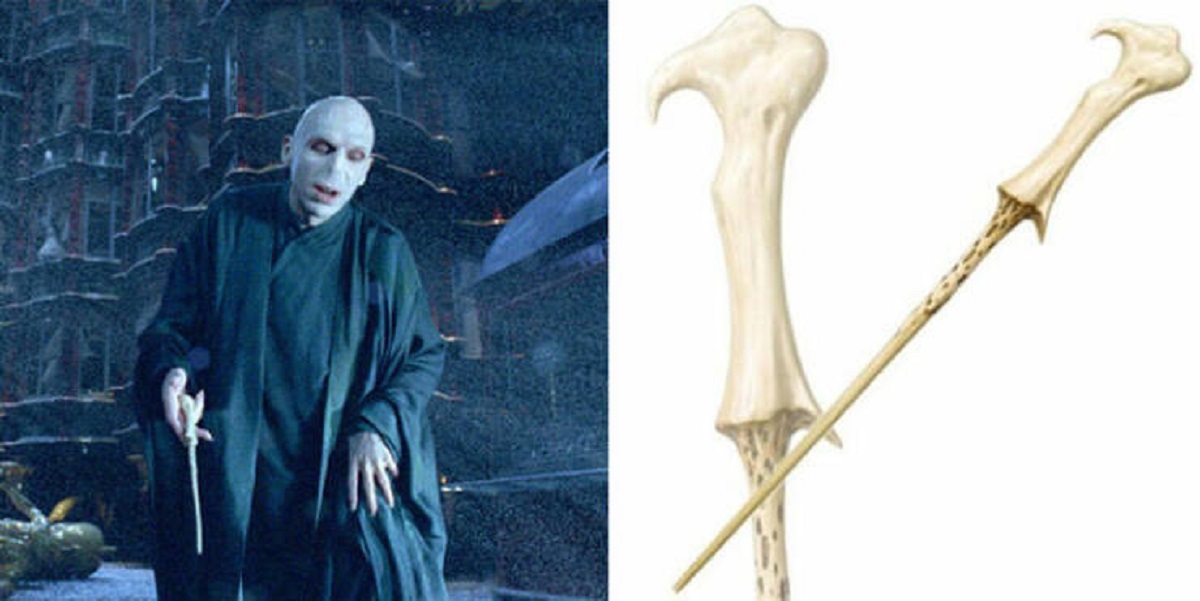 voldemort holds his wand