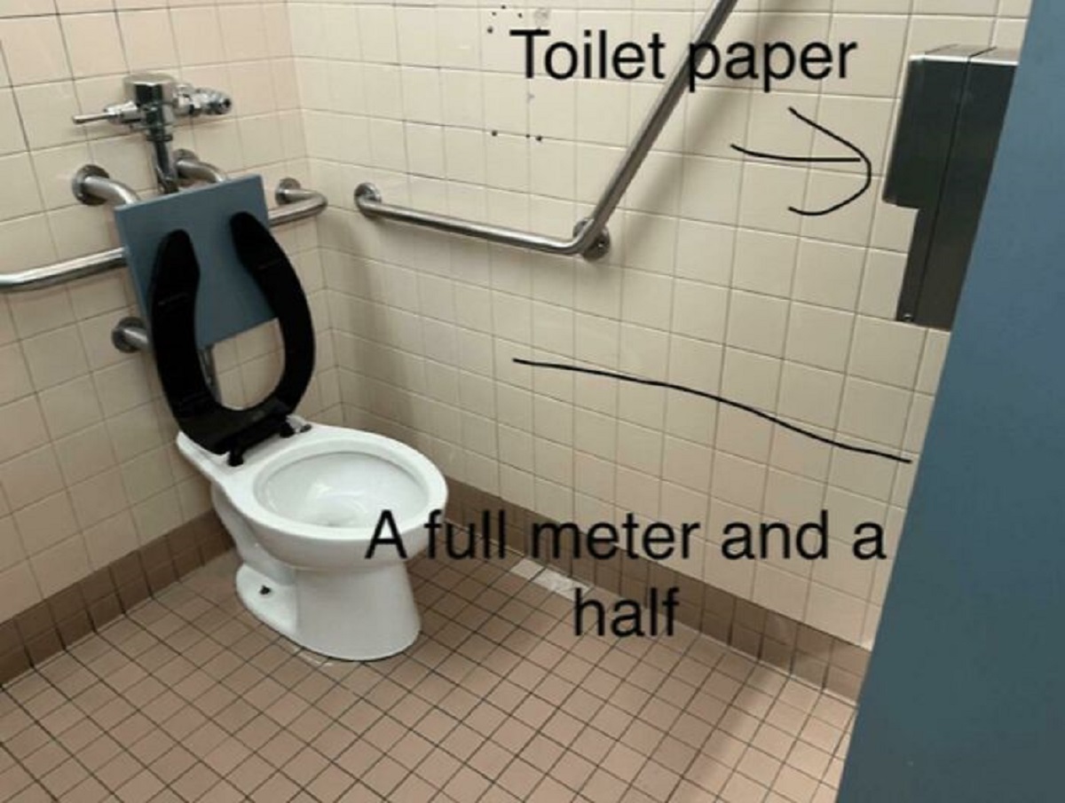 tile - Toilet paper A full meter and a half