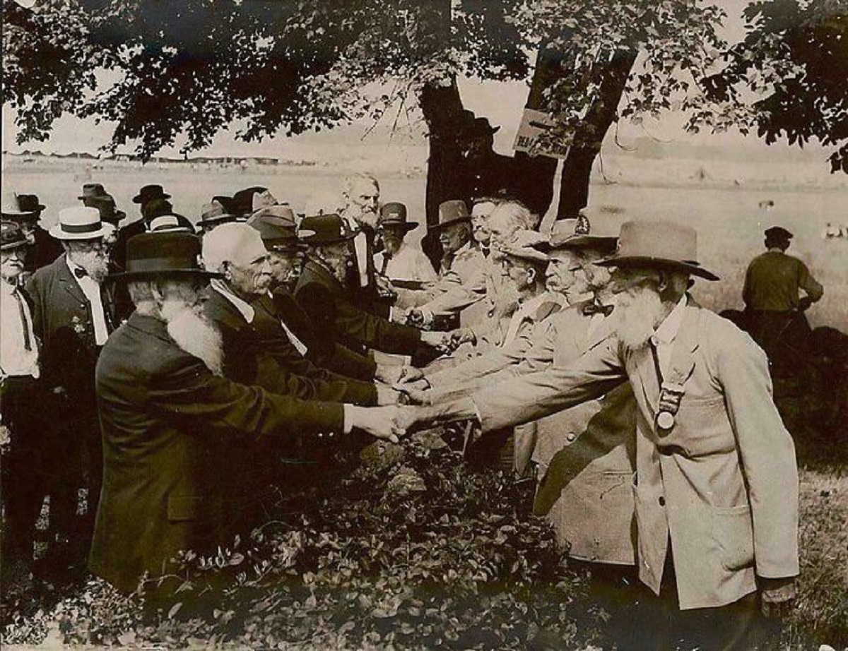 Union (Left) And Confederate (Right) Veterans Meet For The Battle Of Gettysburg's 50th Anniversary In 1913