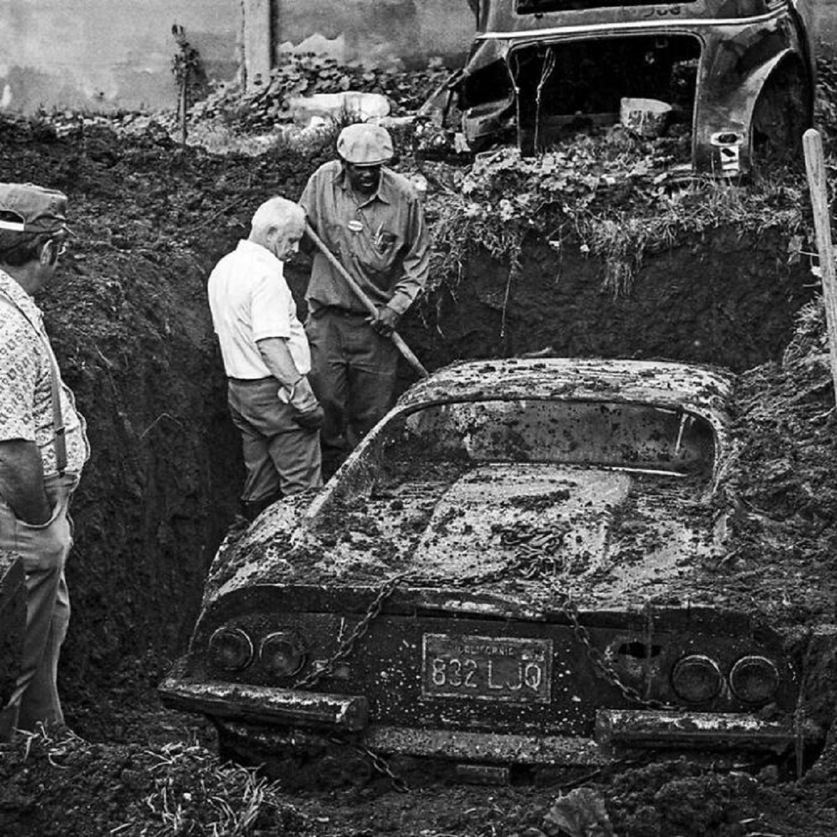 In 1978, A Remarkable Discovery Was Made In A Los Angeles Yard When Children Playing Uncovered A Ferrari Buried Just Beneath The Surface. The Police Were Notified, And It Was Revealed That The Car Had Been Reported Stolen Four Years Earlier