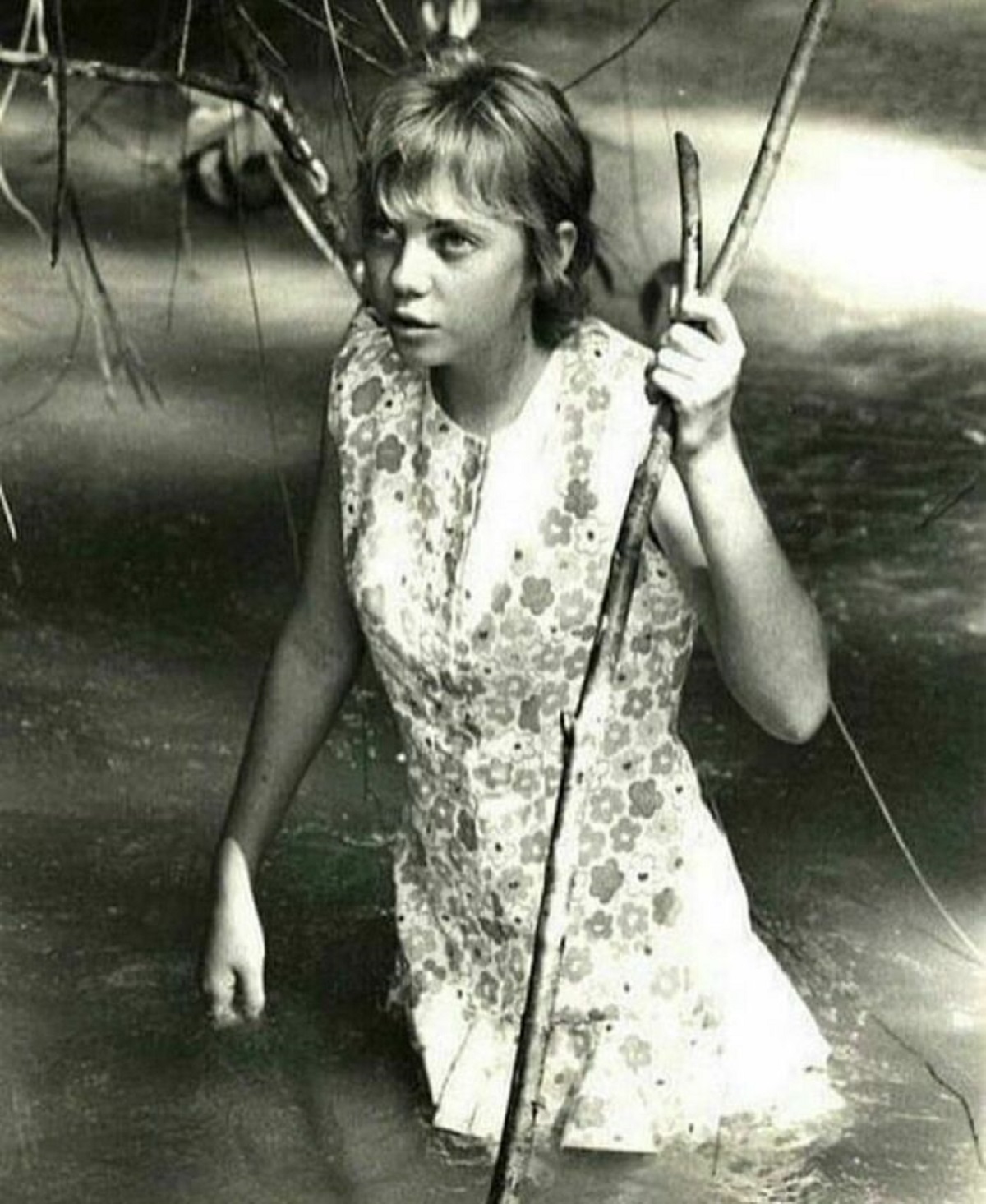 17 Year Old Juliane Koepcke Survived The Lansa Flight 508 Plane Crash In 1971. After The Plane Was Struck By Lightning, She Was Sucked Out And Fell 2 Miles Still Strapped To Her Seat. She Survived The Next 11 Days Alone In The Amazon Jungle