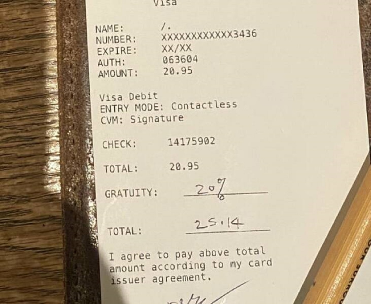 "Person that sat at my table before me put % tip on gratuity line instead of dollar amount"