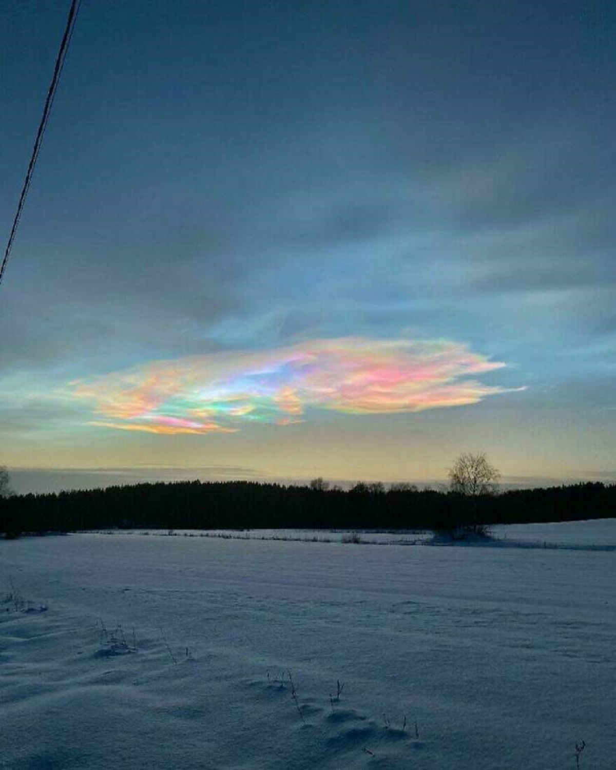 "Iridescent Clouds Are A Diffraction Phenomenon Caused By Small Water Droplets Or Small Ice Crystals Individually Scattering Light"