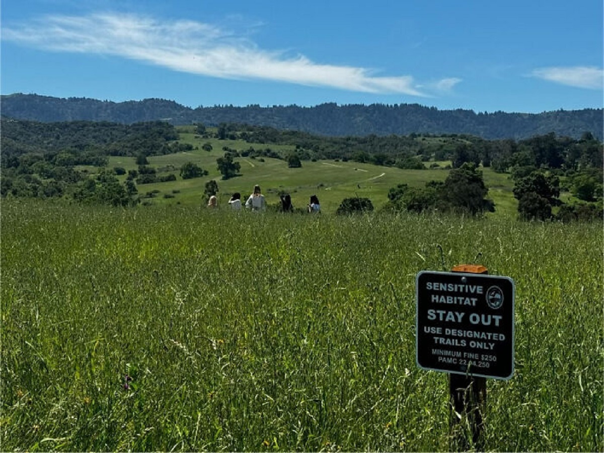 field - Sensitive Habitat Stay Out Use Designated Trails Only Minimum Fine $250 Pamc 22 4250