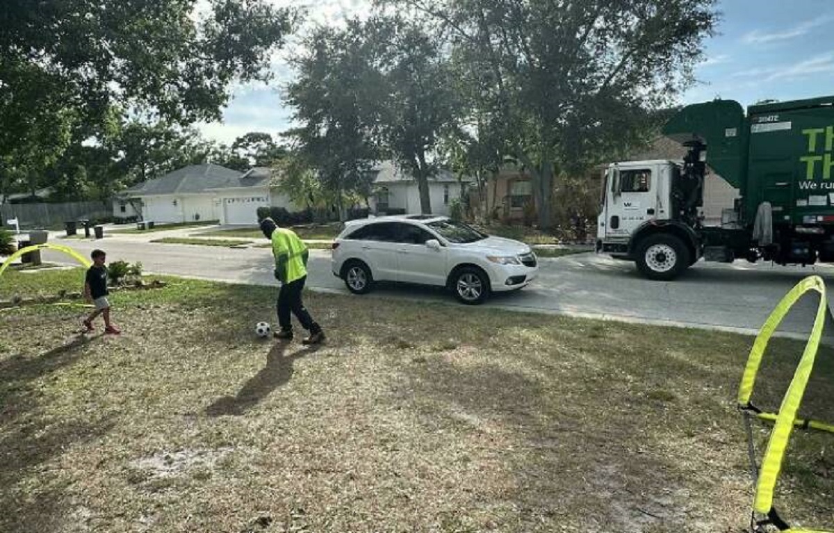 "Our Soccer Ball Rolled Out Into The Street In Front Of A Garbage Truck. The Driver Stopped The Truck, Got Out, And Took The Time To Teach My Son Some New Moves. Made His Day"

"The driver was a former club-level soccer player in Haiti and couldn’t have been any nicer to my kid. Still had some great moves and took the time to show my 8-year-old some new skill moves. What a great moment he will remember forever."