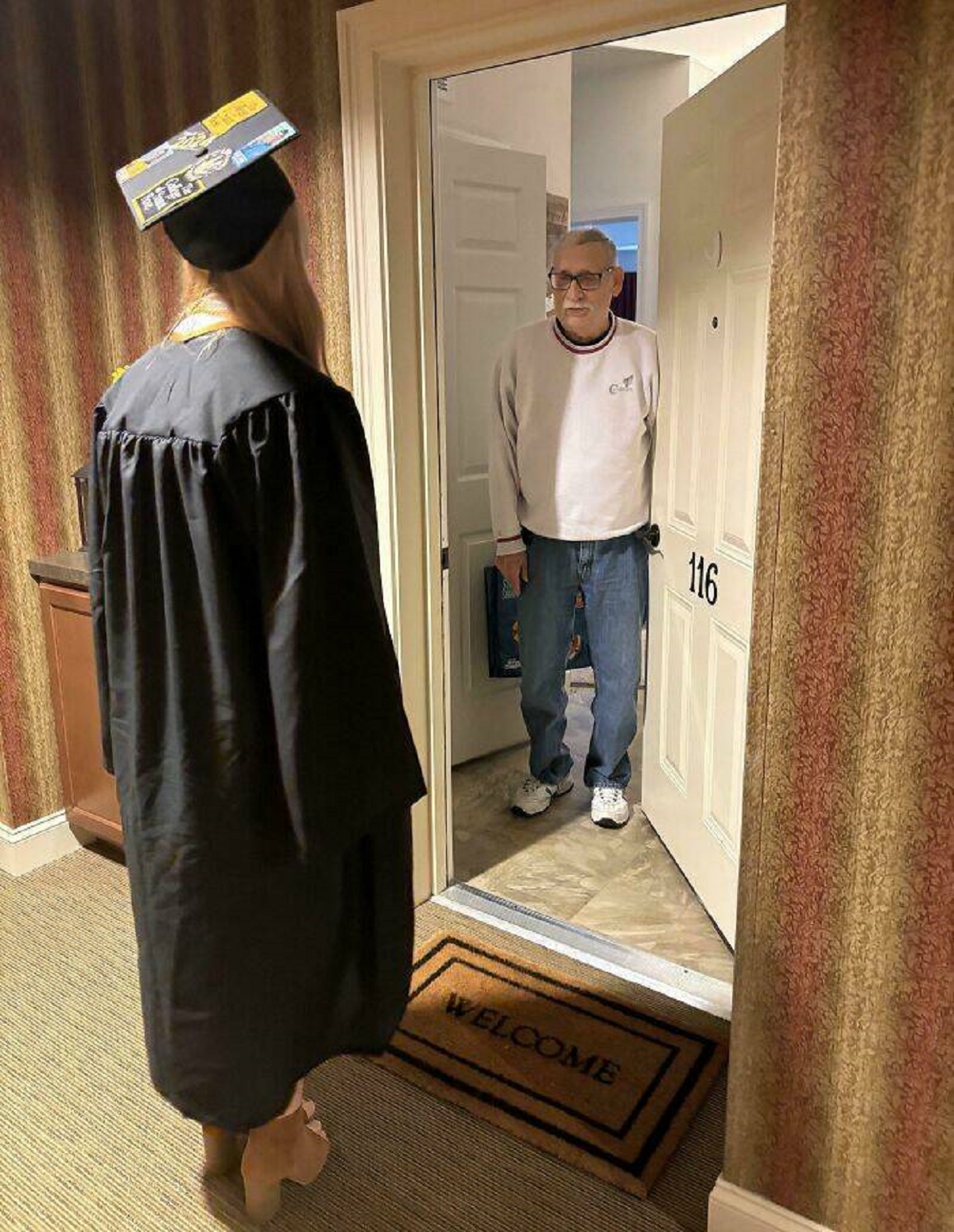 "My Grandpa Was Too Sick To Attend My College Graduation, So I Surprised Him At His House After The Ceremony"