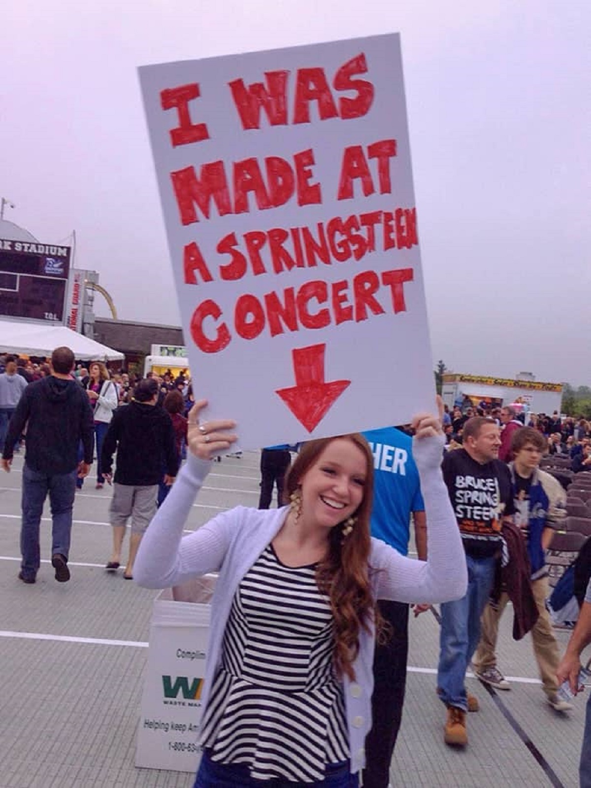 39 Funny and Clever Concert Signs