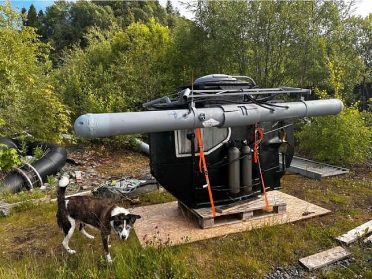 "Found a mini submarine at an abandoned lot near my house"