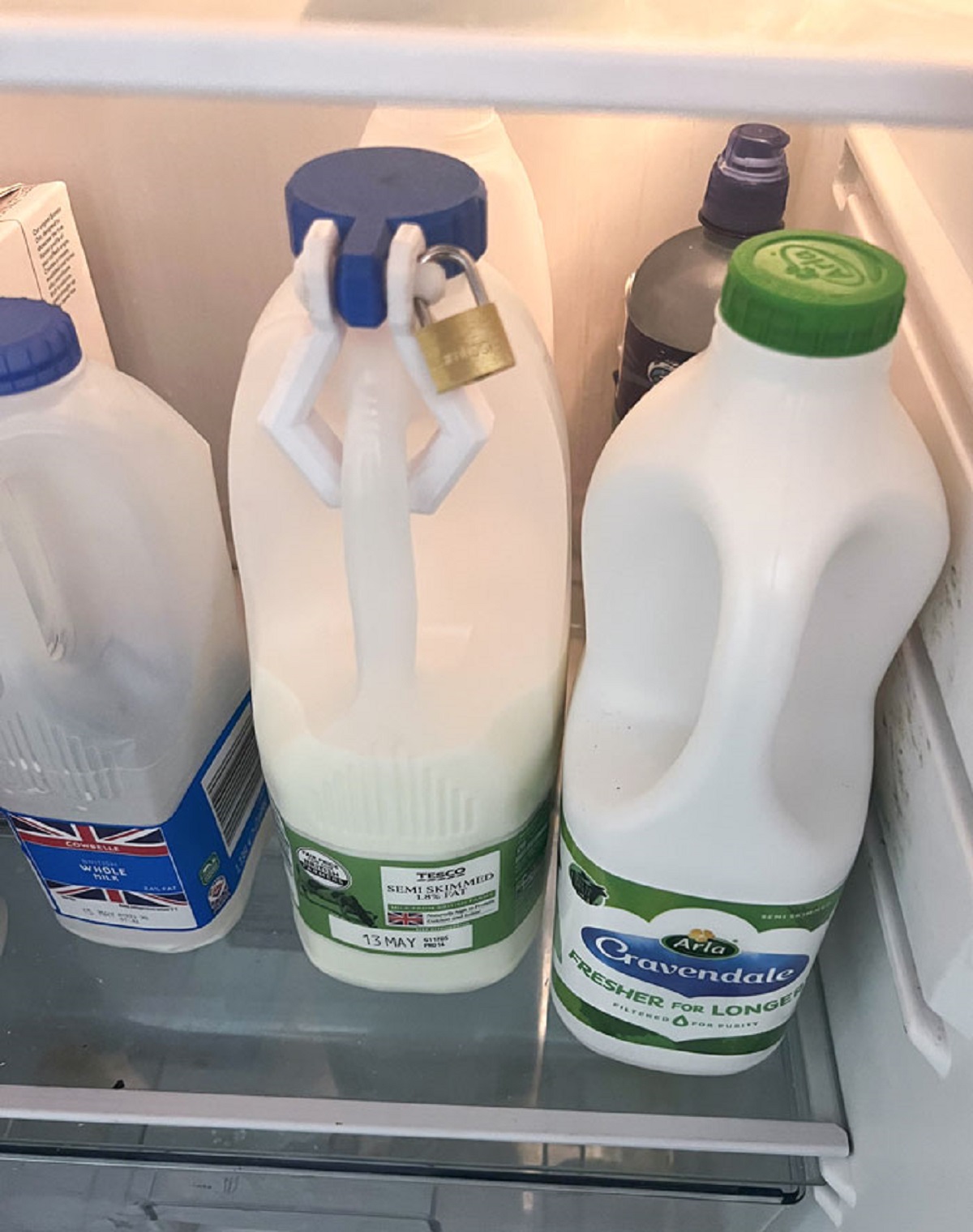 office milk lock - Cowselle Whole Tesco Semi Skimmed 13 May Arla Gravendale Fresher For Longer