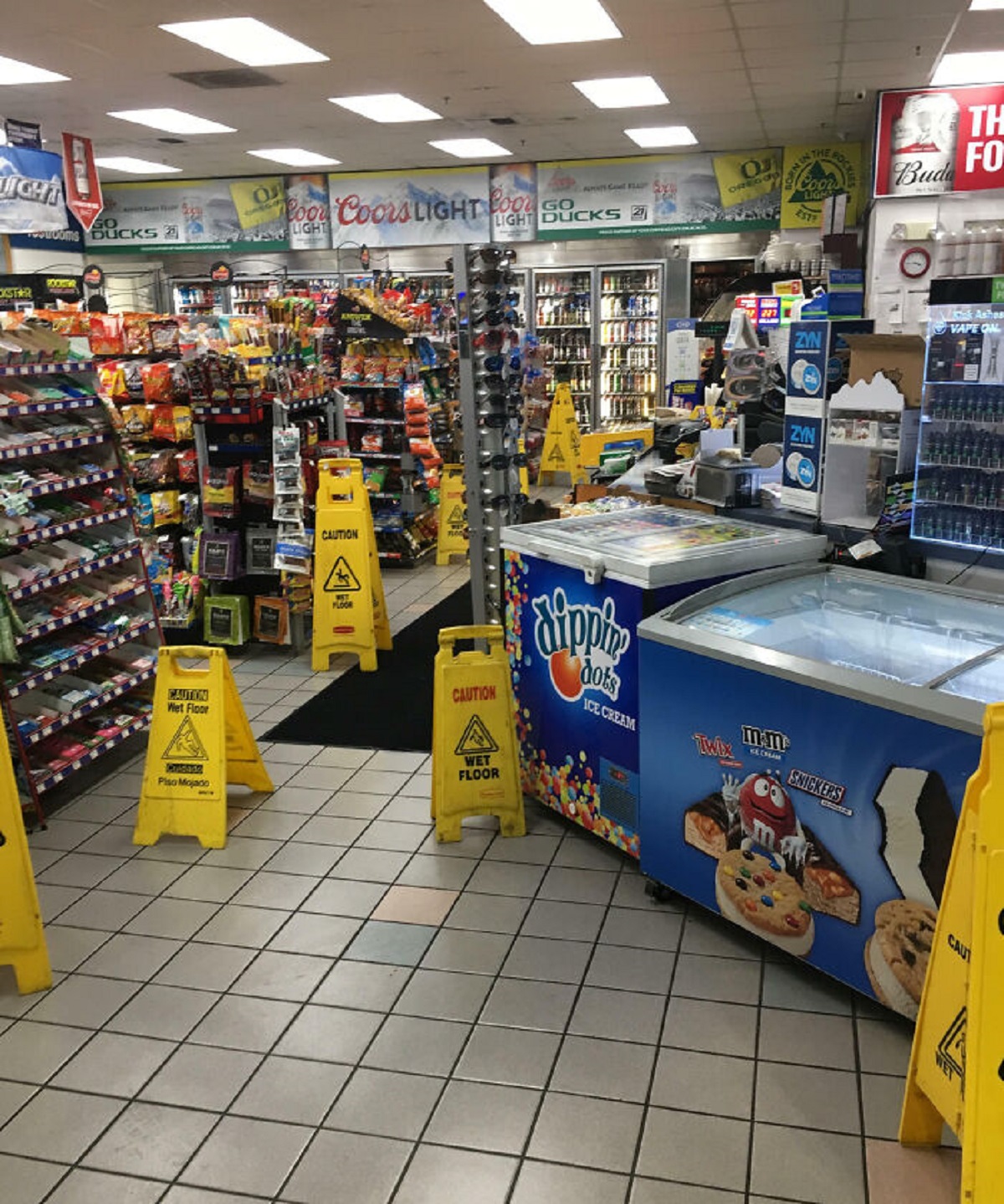 wet floor sign at grocery store - Bet 88 Can Minanst Cartion Hipp Floor Buch The Fo