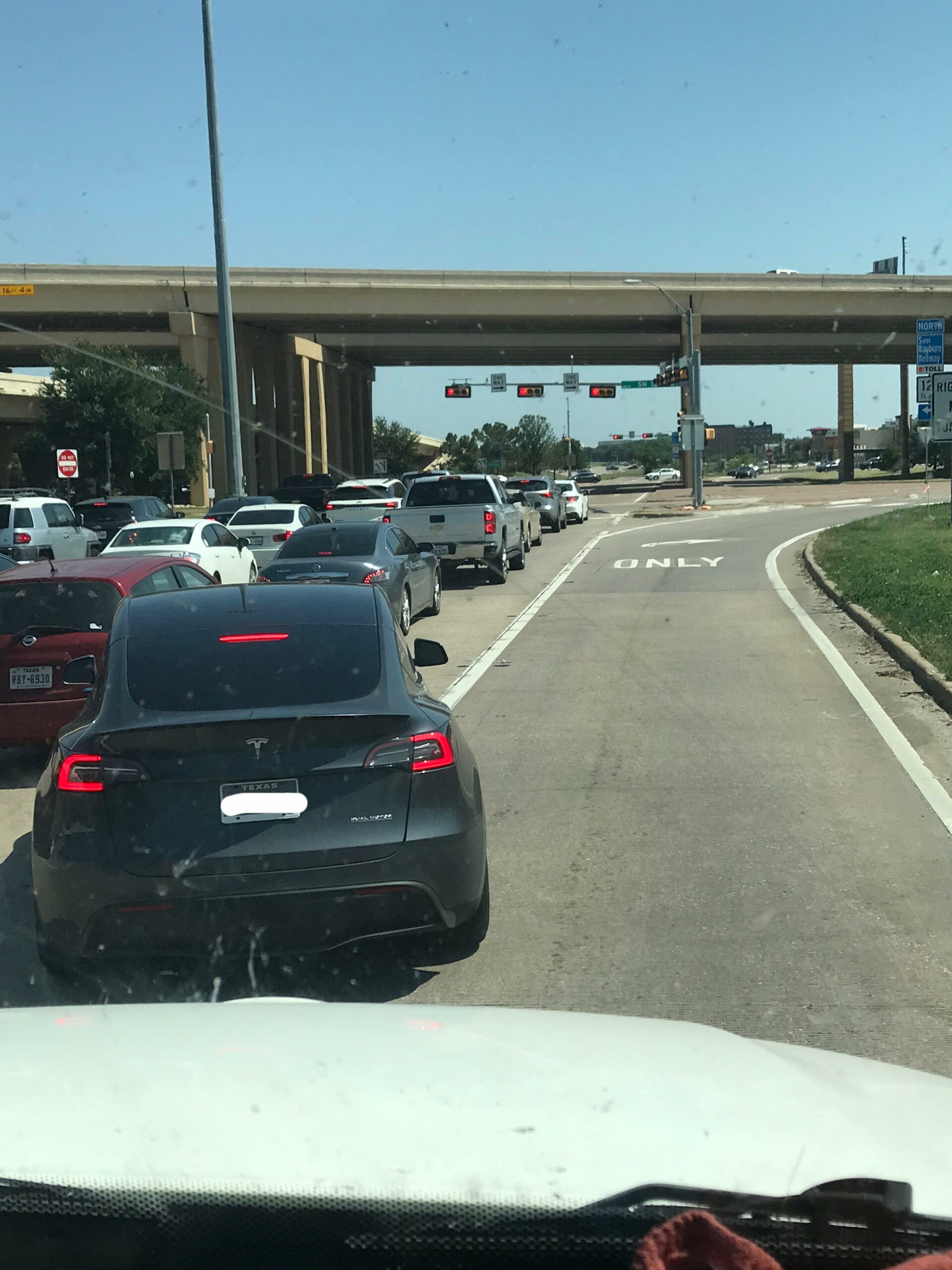 This Tesla driver (need I say more?) blocking