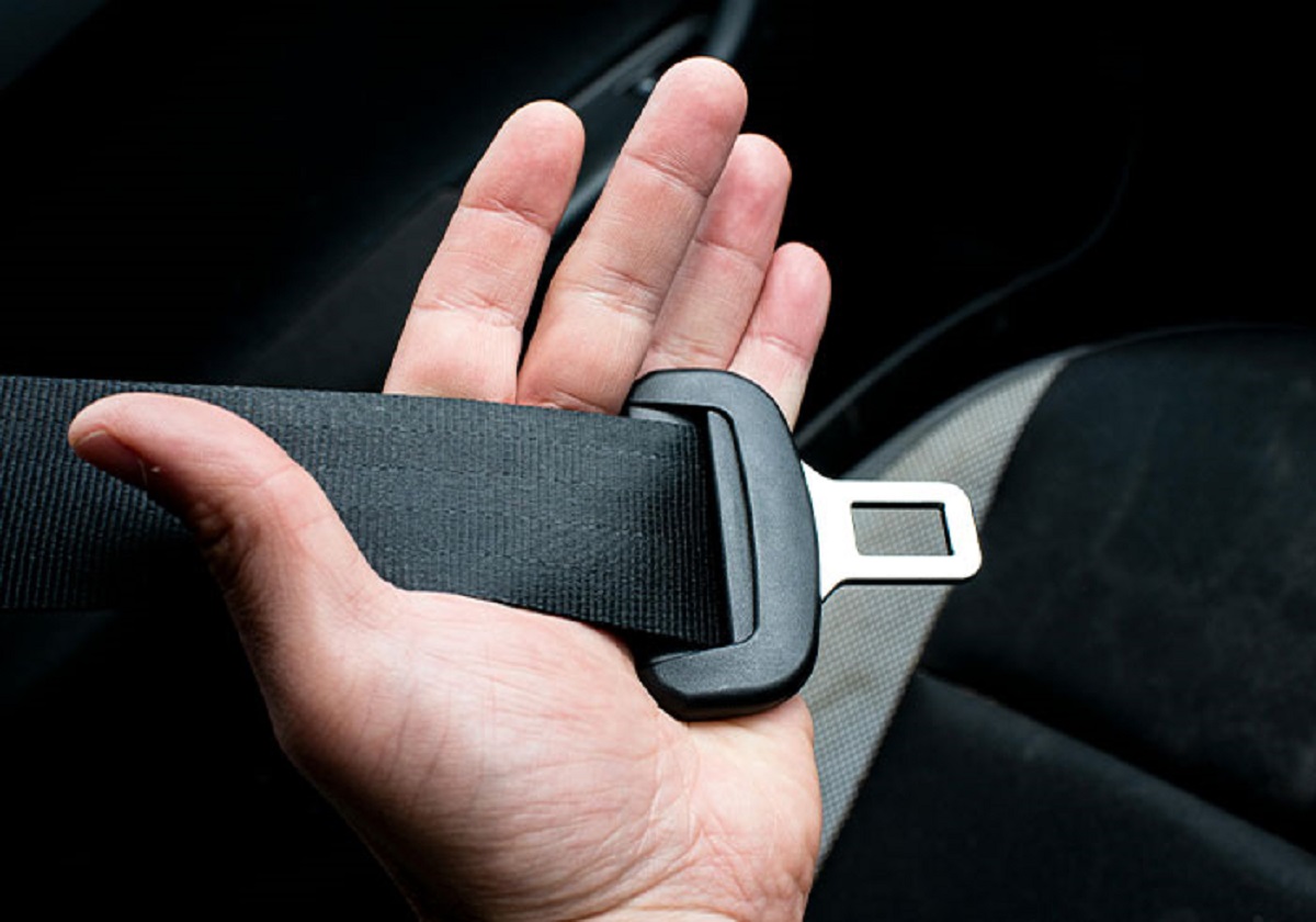 In 2022 seat belt use in the US was 91.6% of occupants (8.4% unrestrained) and unrestrained occupant deaths accounted for 49.8% of deaths.