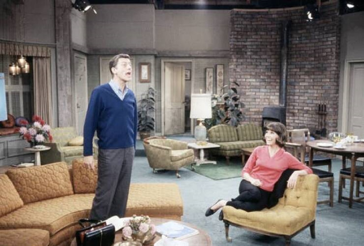 This is what the set of the Petries' living room on The Dick Van Dyke Show looked like in color: