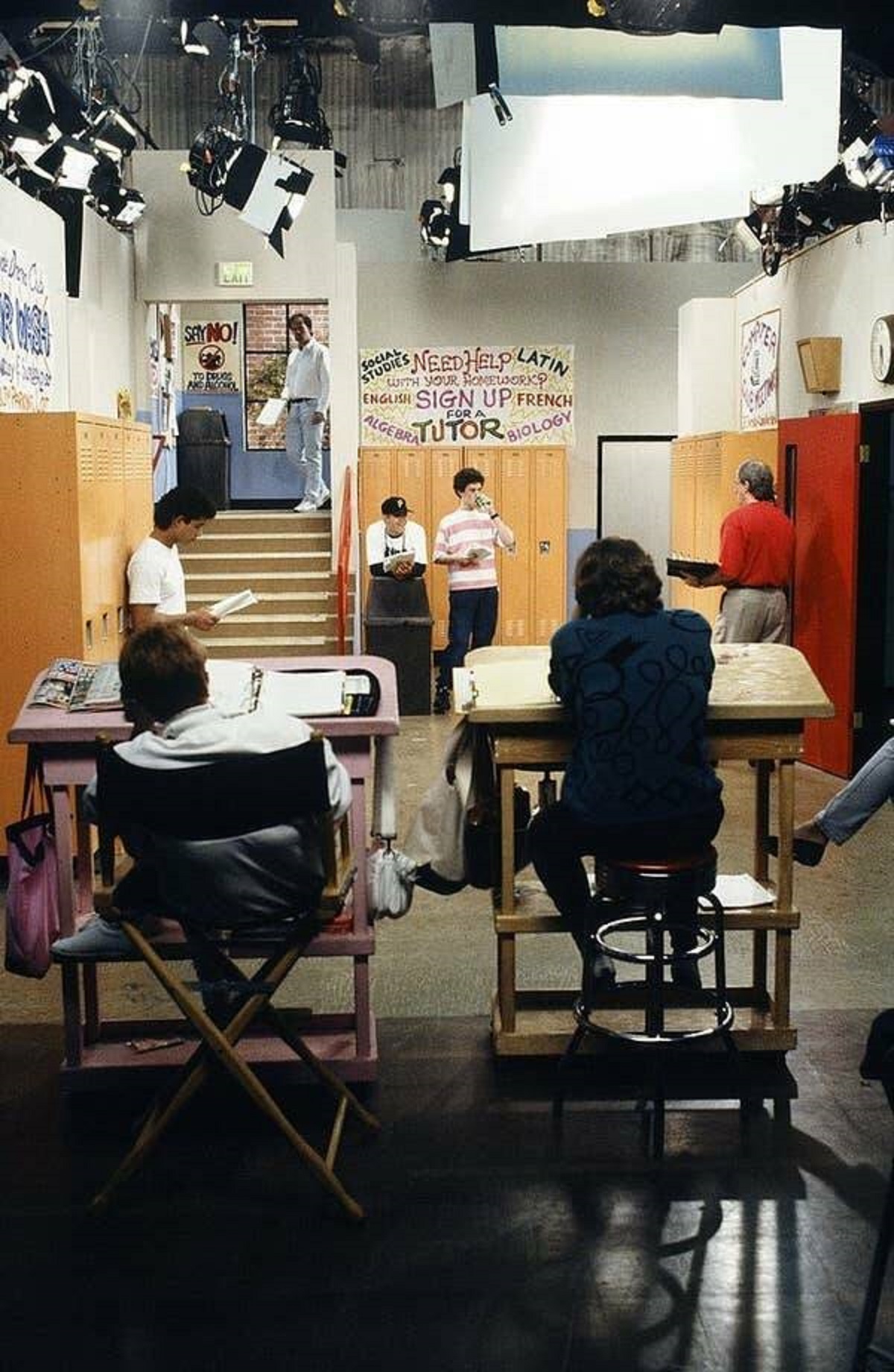 This is what the Bayside High set from Saved by the Bell looked like behind-the-scenes (which, TBH, looks a lot smaller than I imagined):