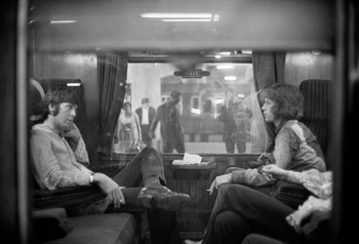 Here's Paul McCartney and Mick Jagger in 1967, having a conversation as they wait for their train to depart: