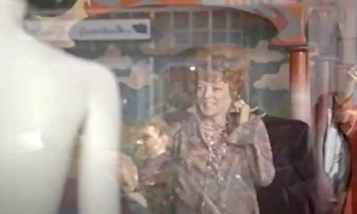 But the shop was open long enough for a young Maggie Smith to film a scene there for the movie Hot Millions, where her character goes shopping at the Apple Boutique for psychedelic clothing: