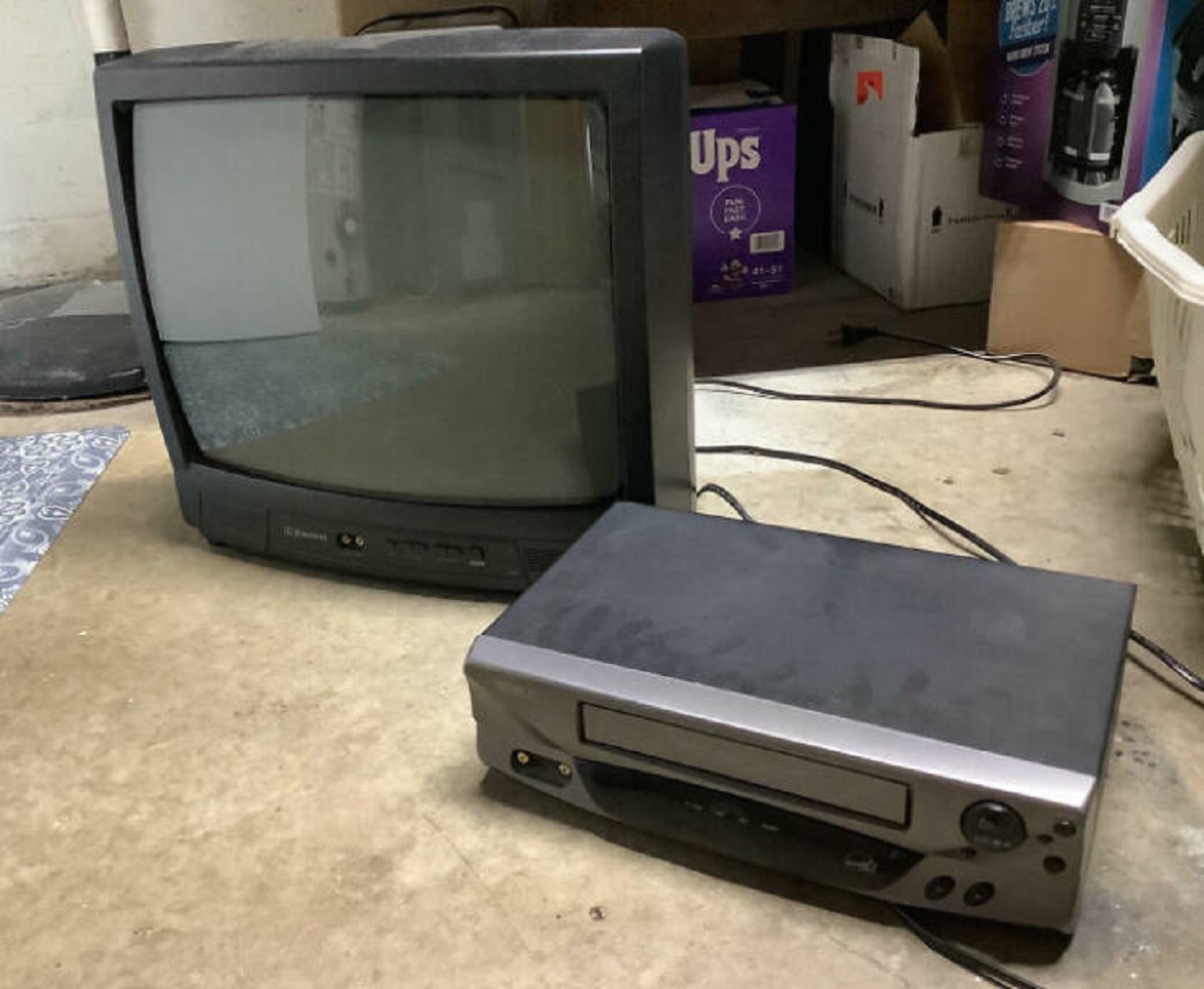 "My Little Siblings Fried The TV And VCR My Grandparents Gave Me By Just Repeatedly Pressing The Buttons Over And Over When I Wasn’t Looking"

"It’s funny how something that lasted over a third of a century breaks in a matter of seconds in this house."