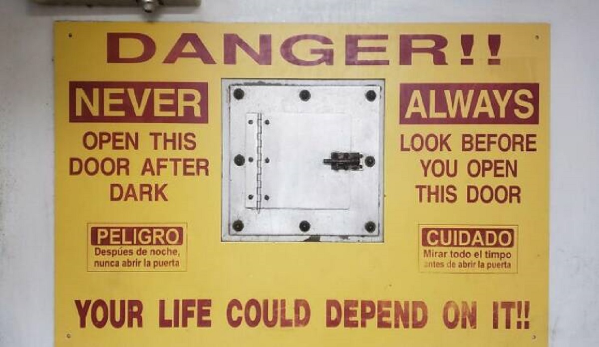 electric generator - Danger!! Never Open This Door After Dark Peligro Despues de noche, nunca abrir la puerta Always Look Before You Open This Door Cuidado Mirar todo el timpo antes de abrir la puerta Your Life Could Depend On It!!