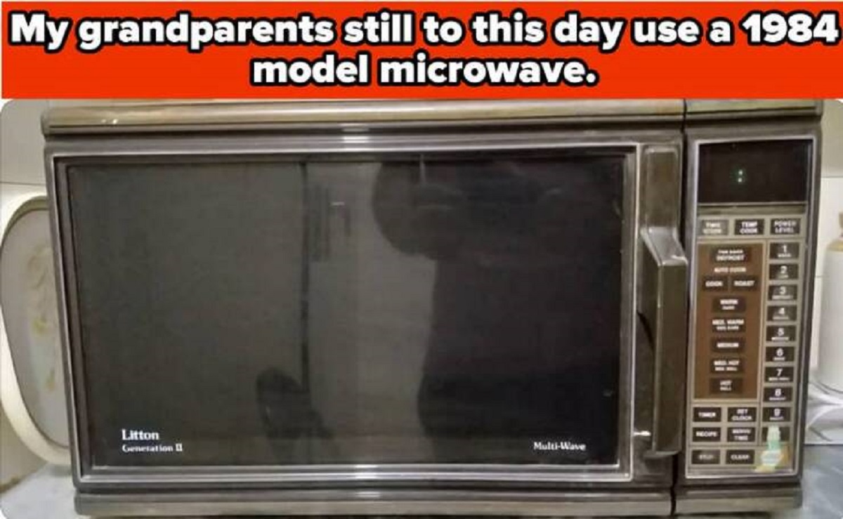 screen - My grandparents still to this day use a 1984 model microwave. Litton Generation MultiWave 010 2 Level