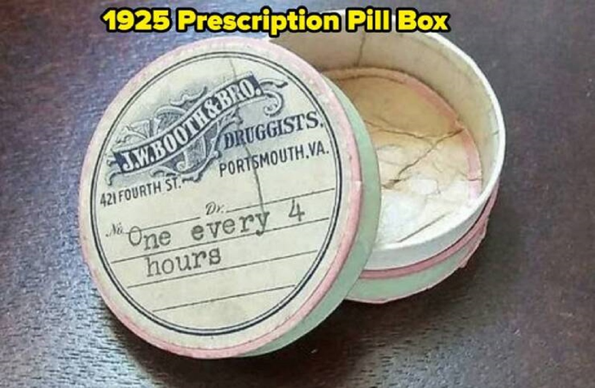 insect - 1925 Prescription Pill Box Druggists Jw.Booth&Bro 421 Fourth St. Portsmouth.Va. No Dr. One every 4 hours