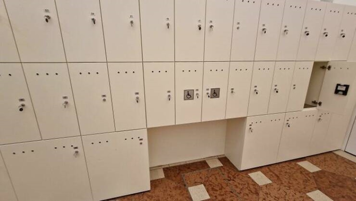 wheelchair accessible lockers - 9 890 800 80> 84 89