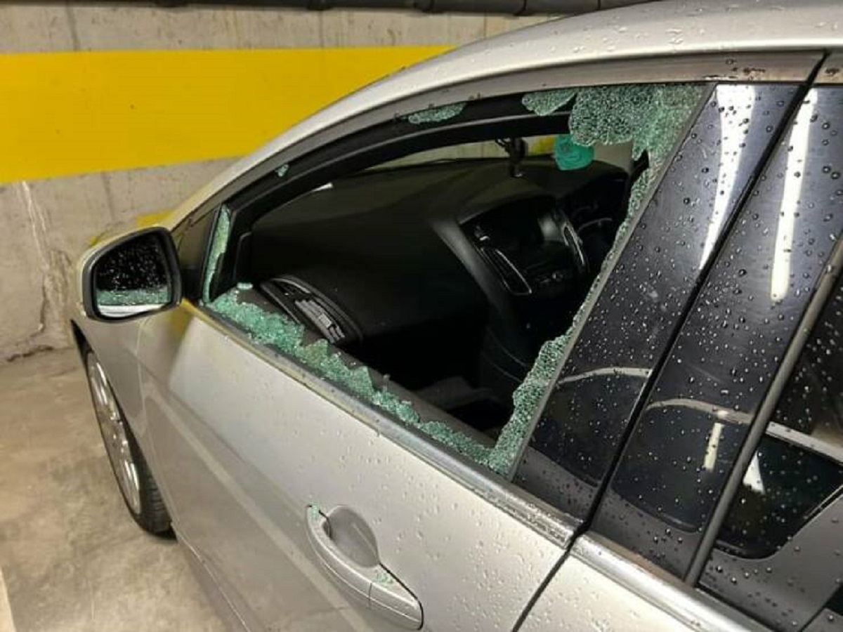 people having a very bad day -  hatchback - 00