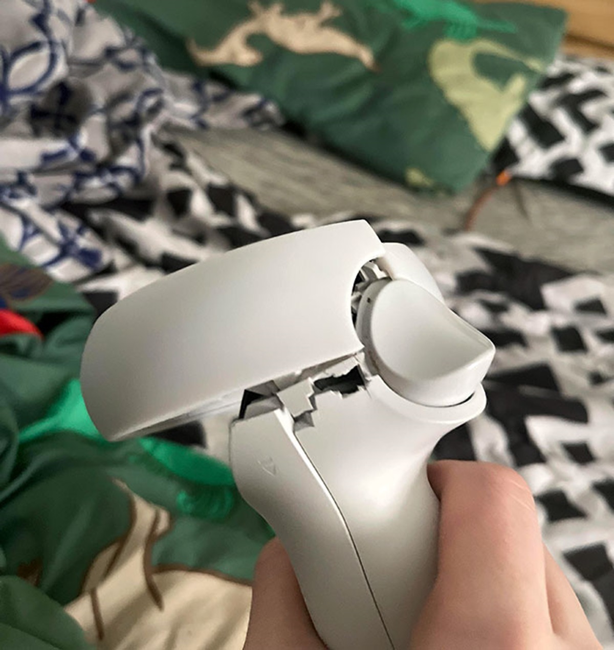 I Let My Friend Borrow My Oculus, And He Broke The Controller. It Doesn’t Turn On Anymore