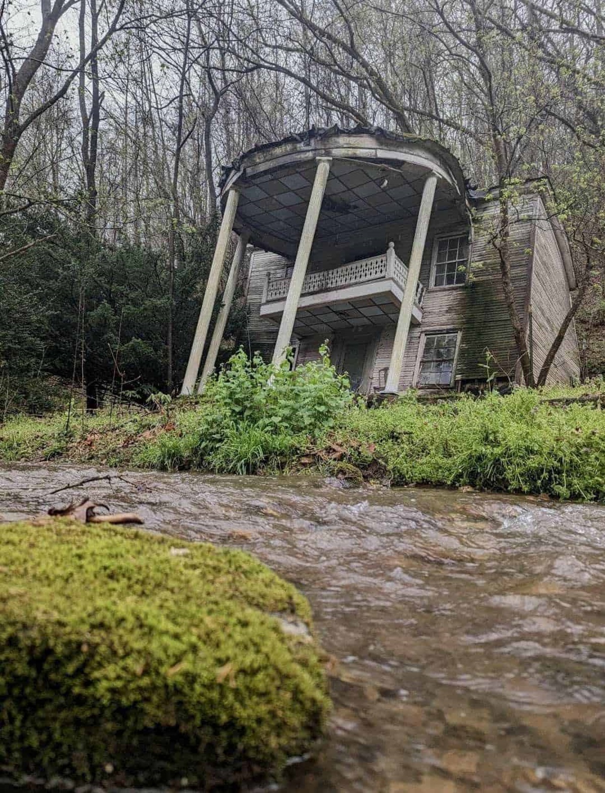 Abandoned house hidden in the Virginia woods