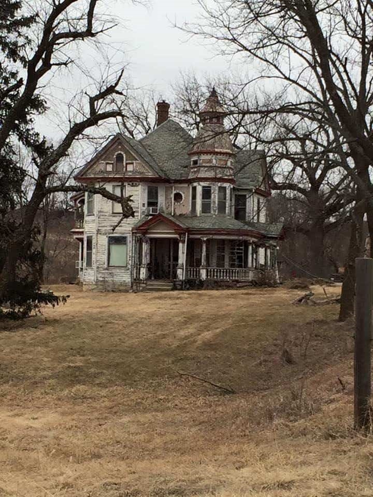 Creepy Abandoned Home in Atchison, KS