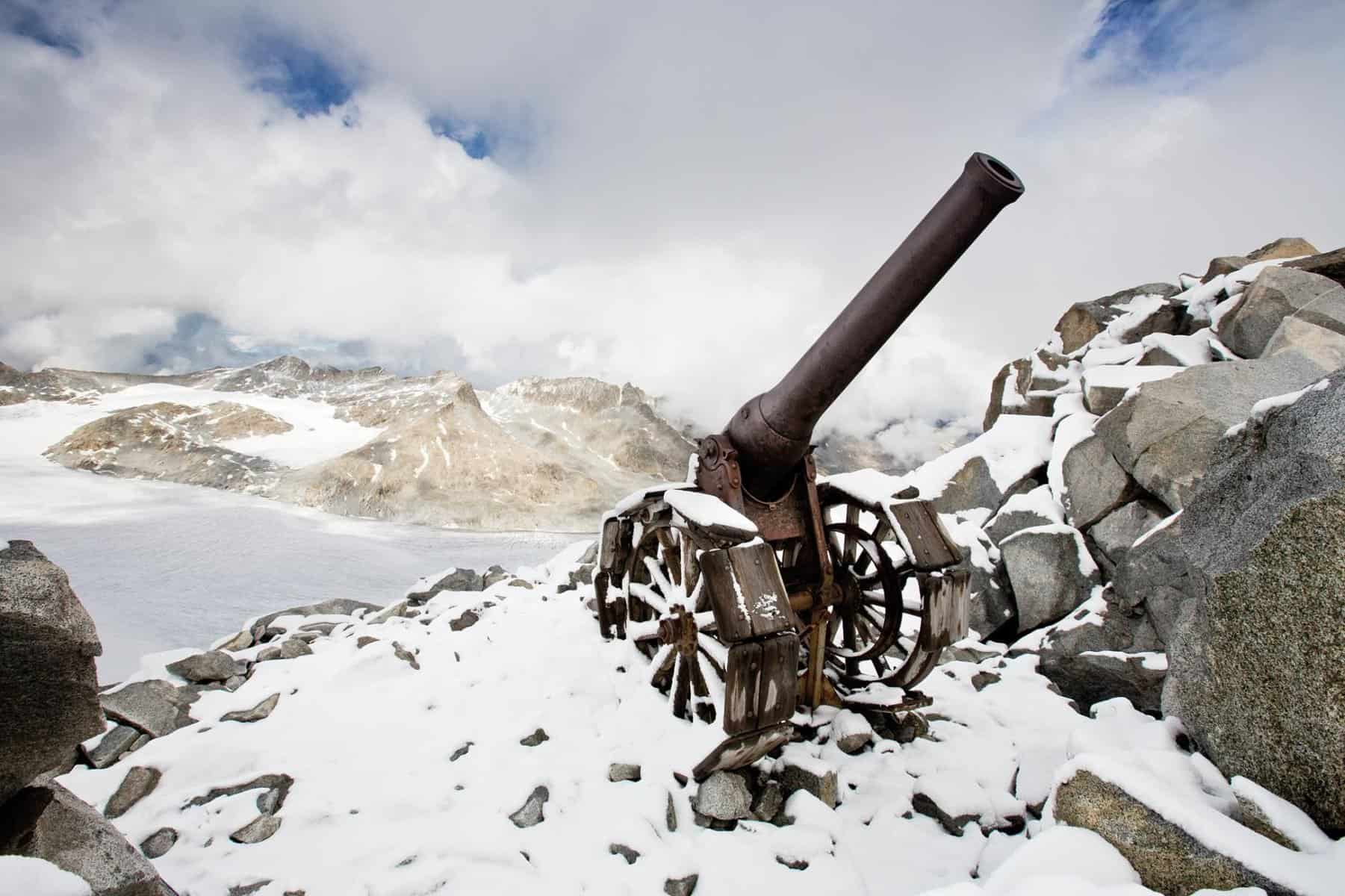 Global Warming > Retreating Ice > WW1 Canon Appearing in the Alps