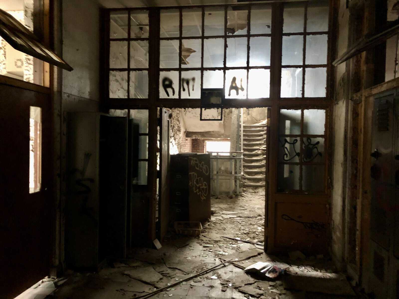 40 Creepy Abandoned Places Perfect for Some Shut Eye - Ftw Gallery ...