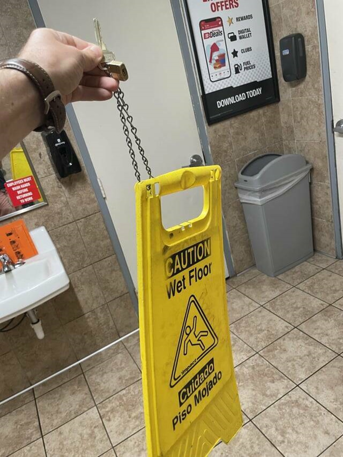 "Gas station really doesn’t want you to lose the bathroom key"