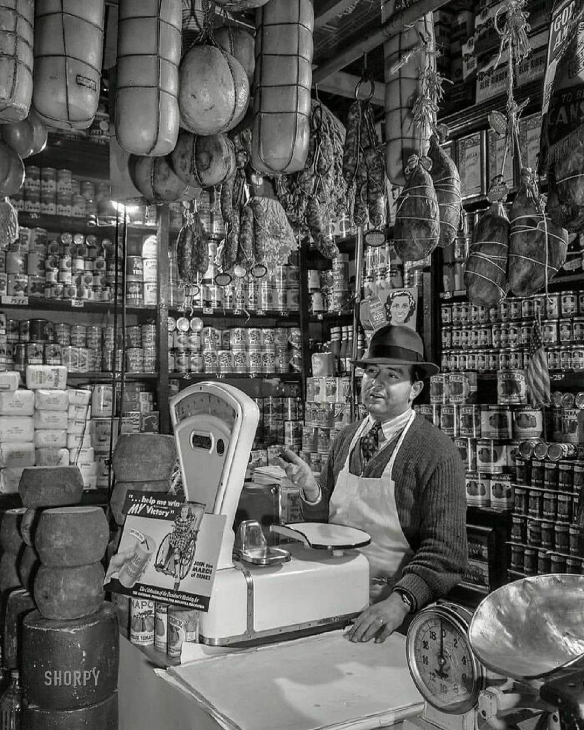 italian grocery store in new york 1943 - Shorpy