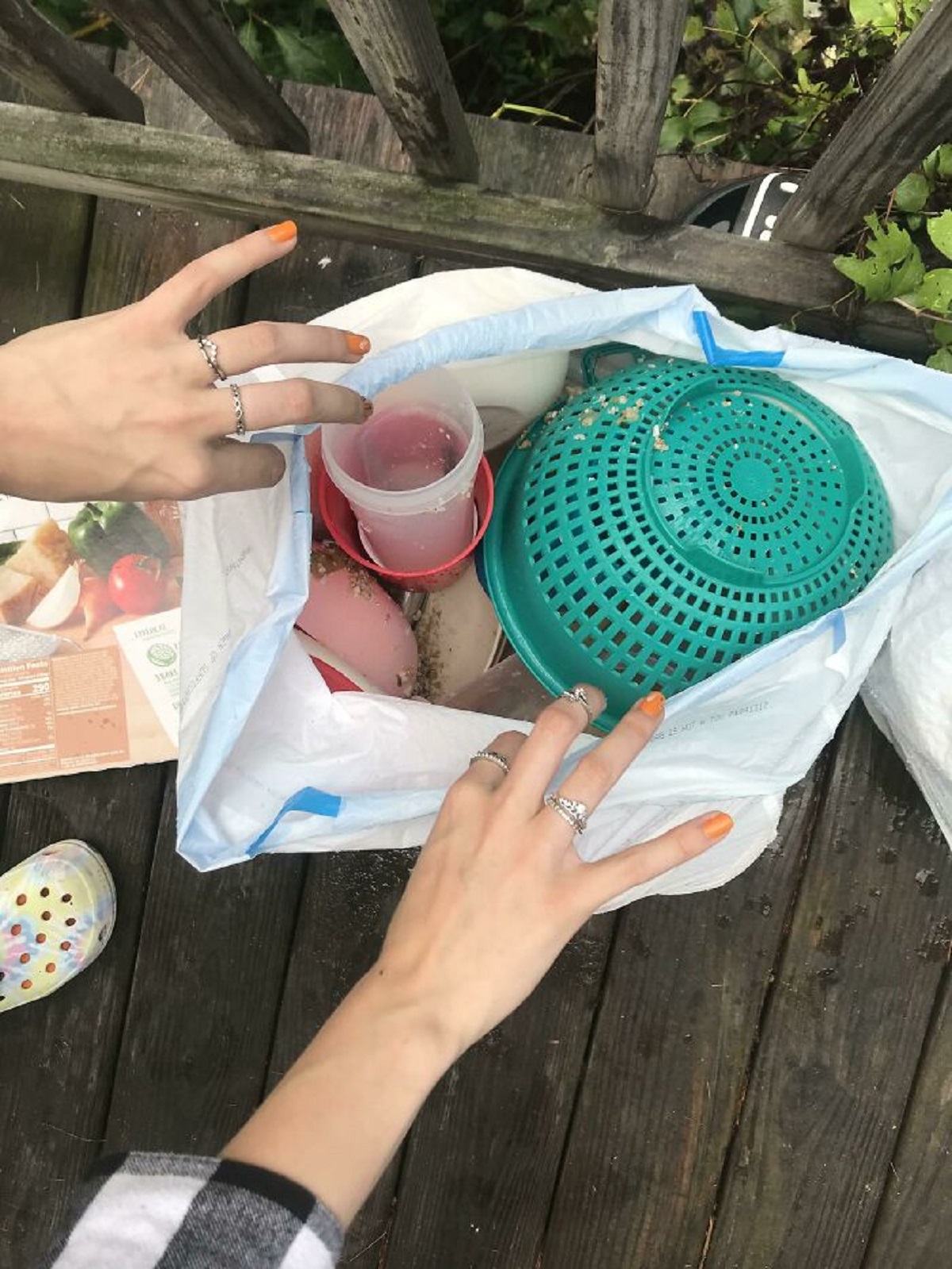 Roommate Throws Away Dishes So He Won’t Have To Do Them (I Bought All Our Dishes And Silverware)