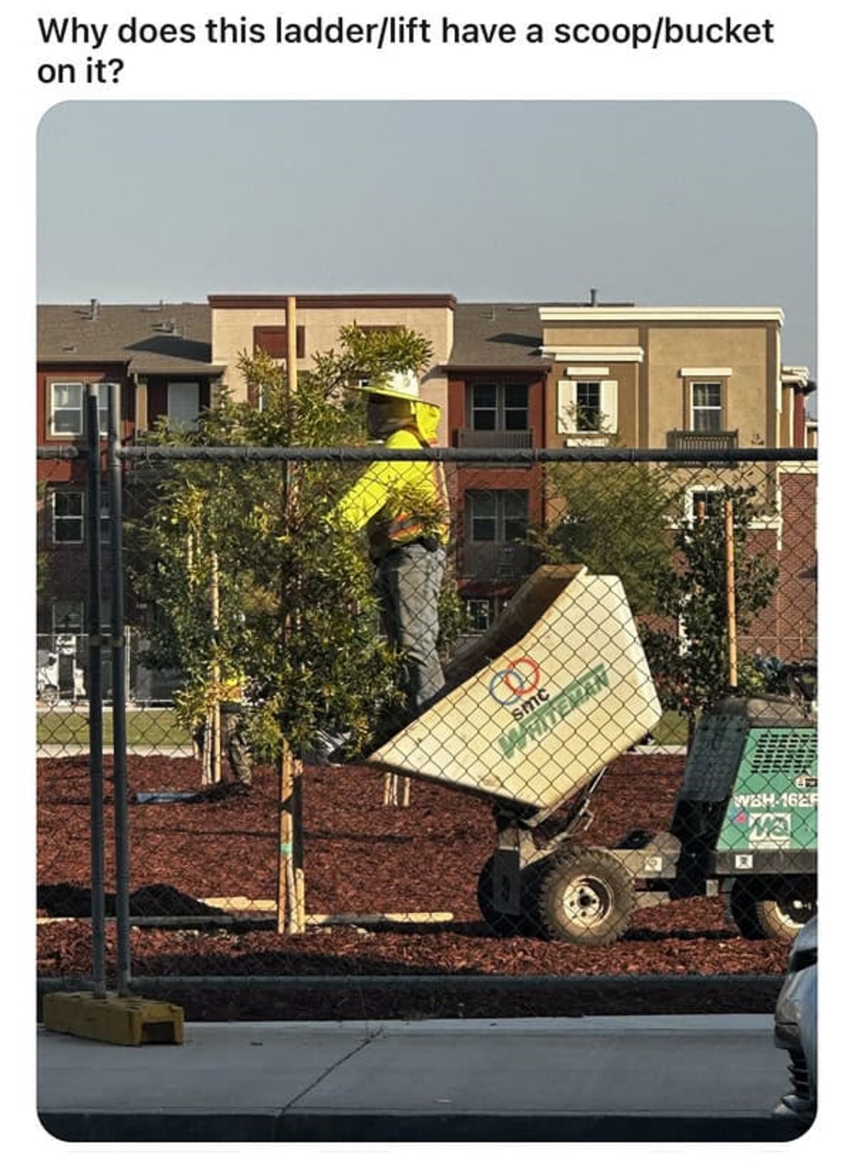 tree - Why does this ladderlift have a scoopbucket on it? smc Wish Mer Mal