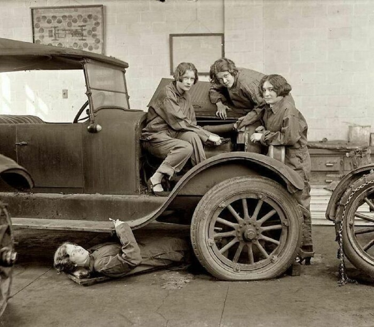 These Progressive High School Girls Learn The Finer Points Of Auto Mechanics In 1927