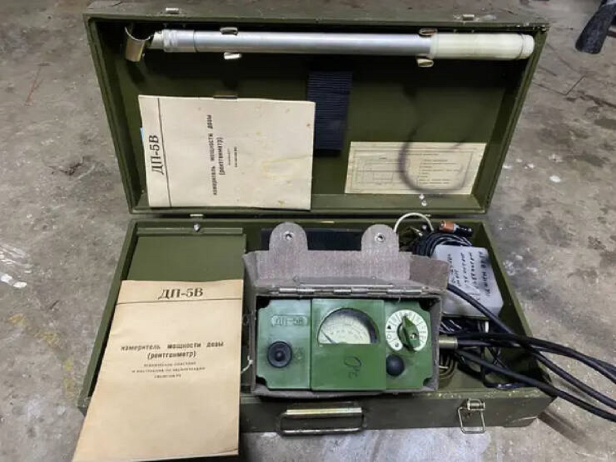 "This metal case containing some equipment and Russian manuals"

A: “Booklet reads in Russian: Dose rate meter (roentgen meter) – TECHNICAL DESCRIPTION AND OPERATING INSTRUCTIONS.

So I believe this is an old portable radiation detector (aka dosimeter) that probably provides gamma and dose rate measurements for emergency response and hazmat.”