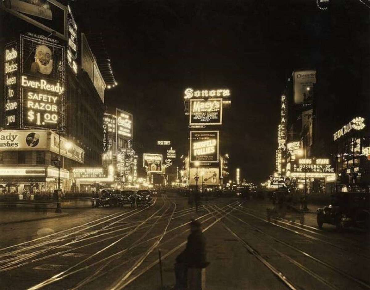 This is what Times Square looked like in 1921: