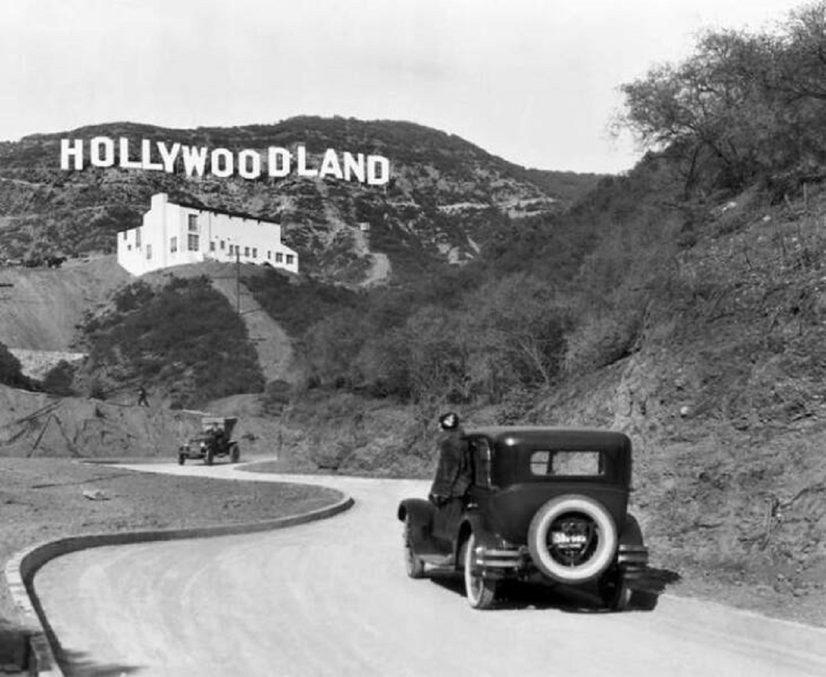 Before it became that iconic sign all us sign-heads know and love, the Hollywood sign read "Hollywoodland":