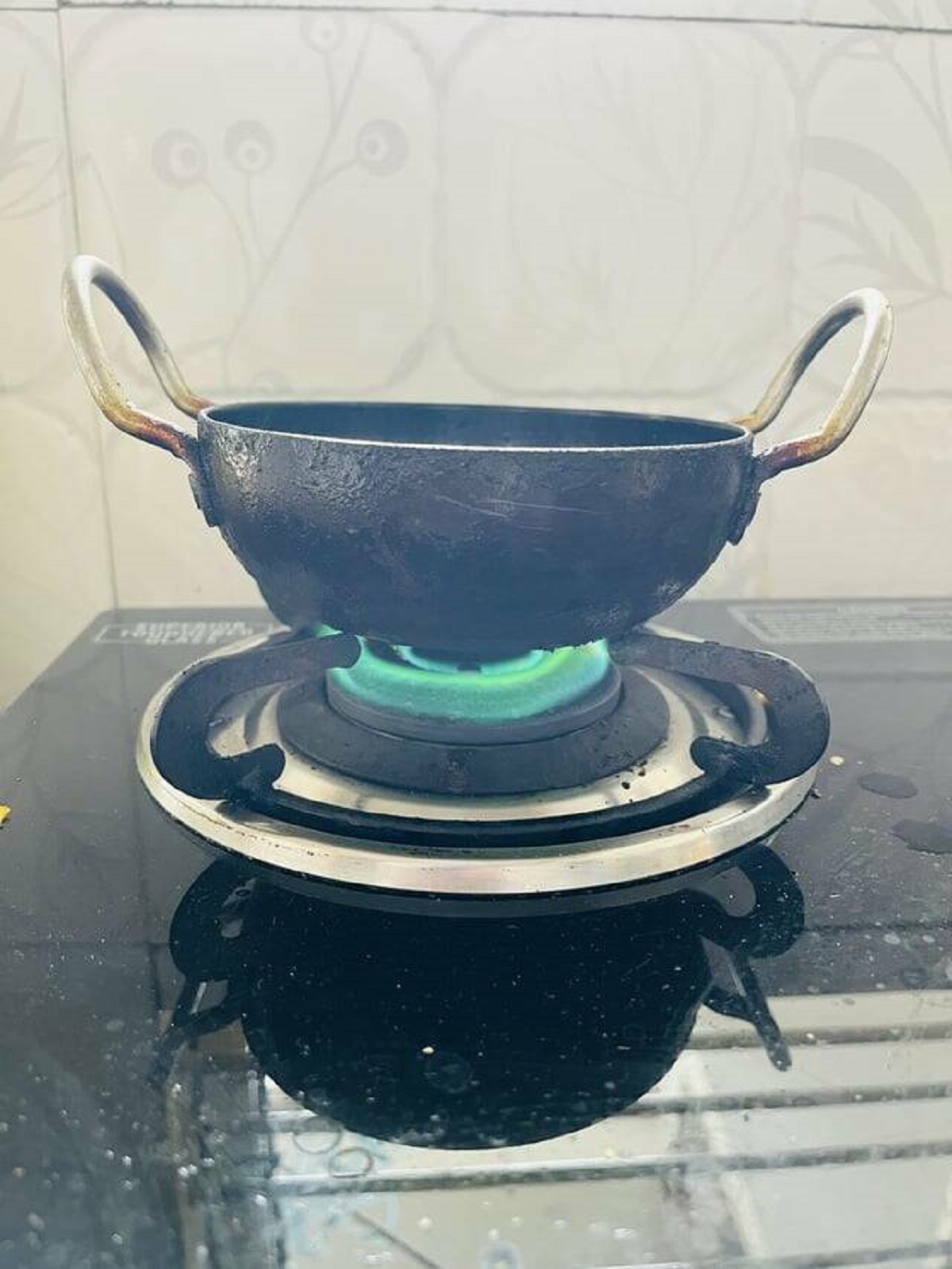 "My friend’s gas burner burns with an aurora green hue"